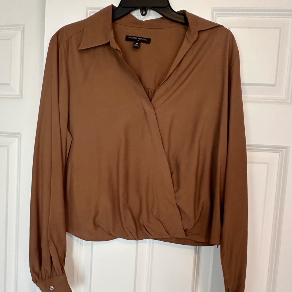 Banana Republic rich brown shirt. Size medium.
